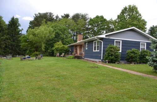 Asheville House | Pet Friendly 2 bed/2 bath, Hot Tub, Pool, Large Yard, West Asheville