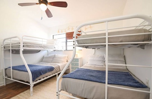 Venetian Shores House | Pet Friendly 2 Bedroom in Venetian Shores Sleeps 10