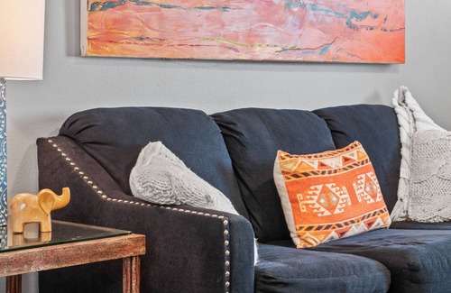 Lincoln Park House | Pet Friendly 2 Bedroom Bungalow in the Heart of Denver!