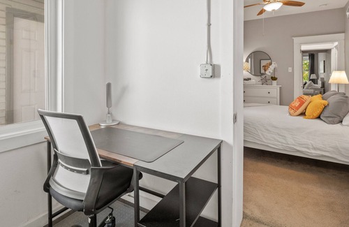 Lincoln Park House | Pet Friendly 2 Bedroom Bungalow in the Heart of Denver!