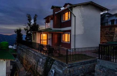 Kaul House | Pet-Friendly 2 bedroom mountain view cottage
