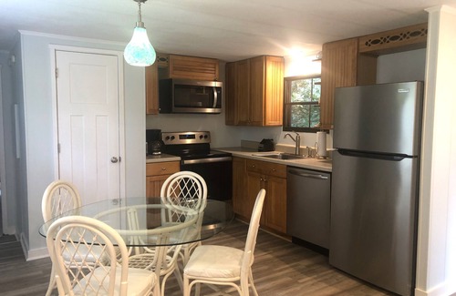 Sunset Beach House | Pet Friendly 2 bedroom w/ Calabash River Access