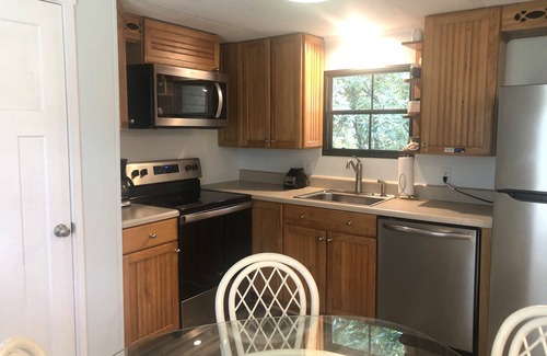Sunset Beach House | Pet Friendly 2 bedroom w/ Calabash River Access