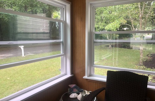 Sunset Beach House | Pet Friendly 2 bedroom w/ Calabash River Access