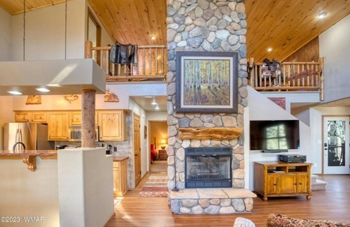 Show Low House | Pet friendly 2-bedroom home with loft, sleeps 10, in gated Bison Ridge, Show Low