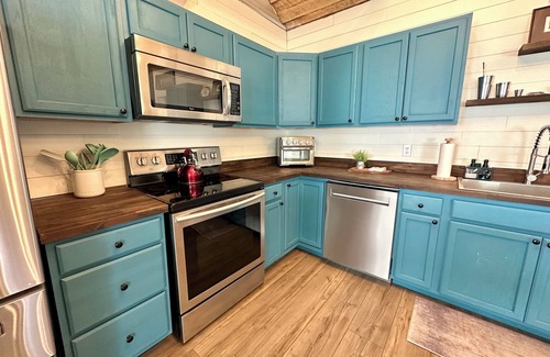 Sanford Cottage | Pet-Friendly 2BR Cottage in Downtown Sanford!