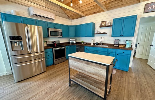 Sanford Cottage | Pet-Friendly 2BR Cottage in Downtown Sanford!