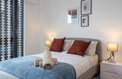 Manchester City Centre Apartment | Pet friendly 2BR near station by Asquare Letting
