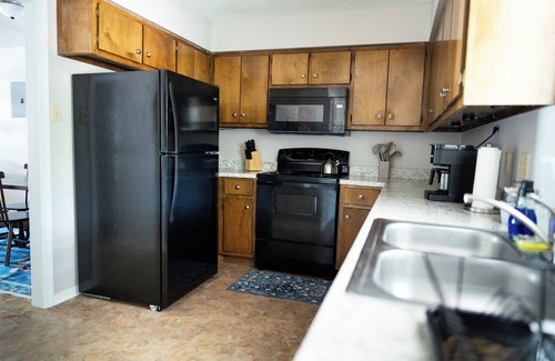Mobile Apartment | Pet-Friendly 2BR Retreat | Mobile Comfort