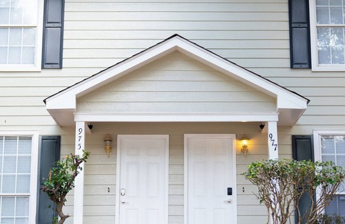 Mobile Apartment | Pet-Friendly 2BR Retreat | Mobile Comfort
