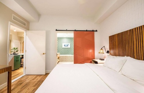 Bay Lake Hotel | Pet-friendly 2BR Suite with Private Balcony, Free Breakfast, Shuttle & Parking!
