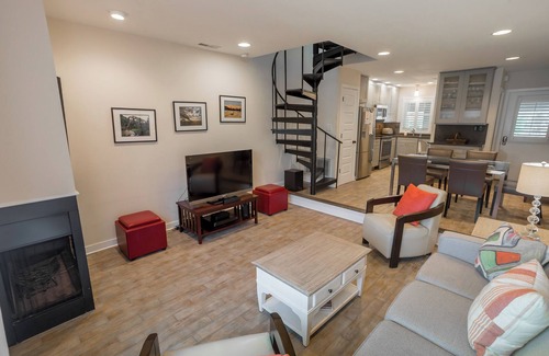 Country Club Estates House | Pet Friendly 2BR Townhouse Downtown Rehoboth Beach w/Pool & Parking