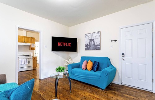 Ampere Bed & Breakfast | Pet-Friendly 2BR w/FREE Parking & NYC Transit