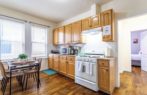 Ampere Bed & Breakfast | Pet-Friendly 2BR w/FREE Parking & NYC Transit