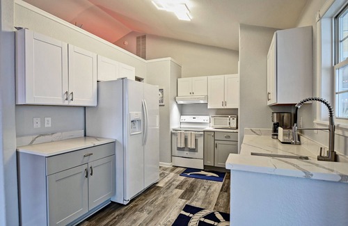 Clearwater House | Pet Friendly 3 bed/2 bath home in the Clearwater Community! Pool, Tennis, Beach Town, WIFI, Pets Allowed!