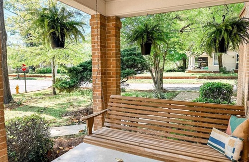 Montgomery House | Pet-Friendly 3BR | Relaxing Poolside Escape