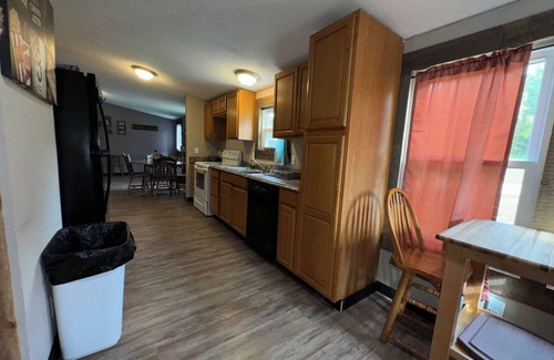 Pineville House | Pet friendly 4 bed 2 bath hot tub, outdoor shower, stage & rv sites for groups