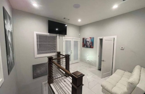 Decatur House | Pet friendly 4-bedroom house in Decatur