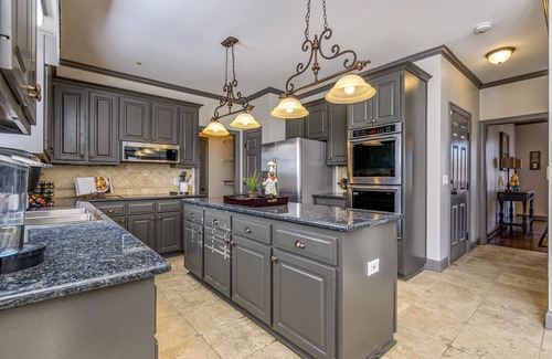 Cartersville House | Pet-Friendly 5BR w/Movie Room + Weekday Deals!