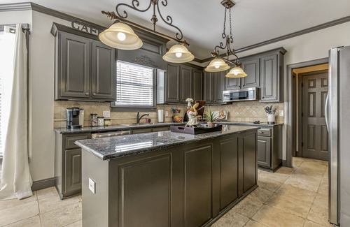 Cartersville House | Pet-Friendly 5BR w/Movie Room + Weekday Deals!