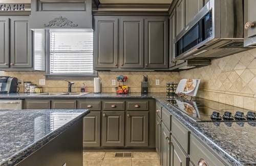 Cartersville House | Pet-Friendly 5BR w/Movie Room + Weekday Deals!