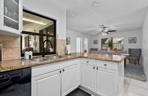 Tropic Palms Apartment | Pet Friendly 8 Min to Atl