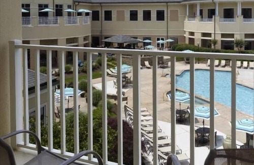 Stone Mountain Hotel | Pet-friendly Accommodation with Pool View! Onsite Parking, Pool, Bike Rental!