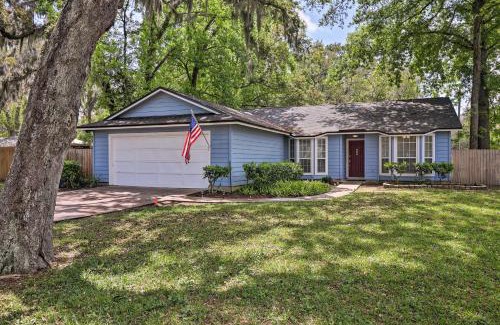 Fernandina Beach House | Pet-Friendly Amelia Island Home about 1 Mi to Beach!