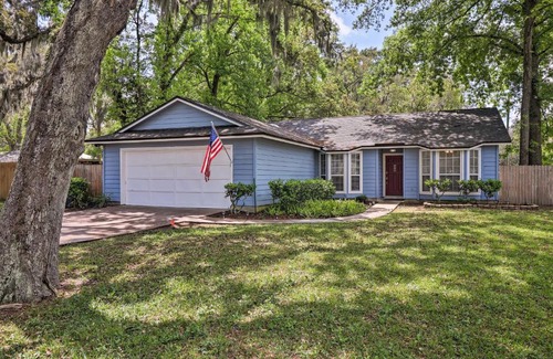 Fernandina Beach House | Pet-Friendly Amelia Island Home about 1 Mi to Beach!