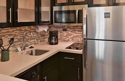 Plantation Resort | Pet-friendly and Modern 2BR Suite w/Kitchen! Outdoor Pool, FREE Breakfast!