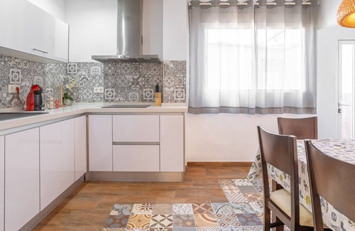 Playa Granada Apartment | Pet-Friendly Apartment 'Puerto Motril' close to the Sea with Terraces & Wi-Fi