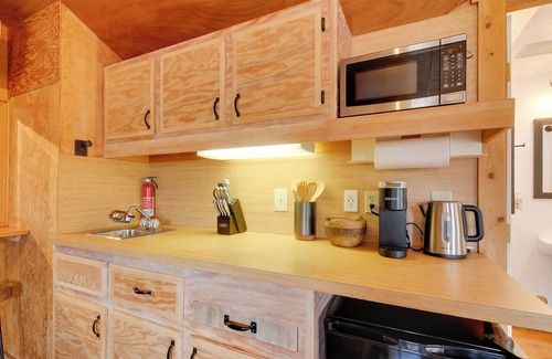 Apple Valley Apartment | Pet-Friendly Apple Valley Getaway w/Fire Pit!
