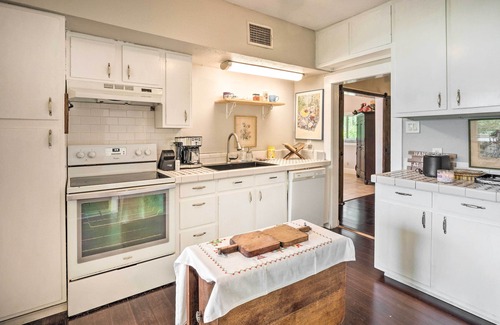 Apache Shores House | Pet-Friendly Austin Home w/Deck, Yard, & Views!