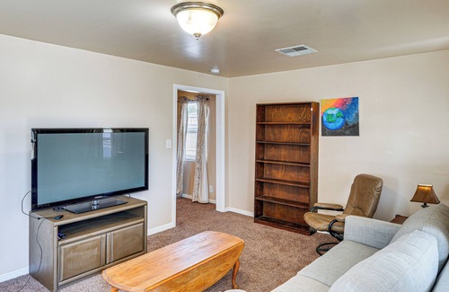Oildale House | Pet-Friendly Bakersfield Home: 5 Mi to Downtown!