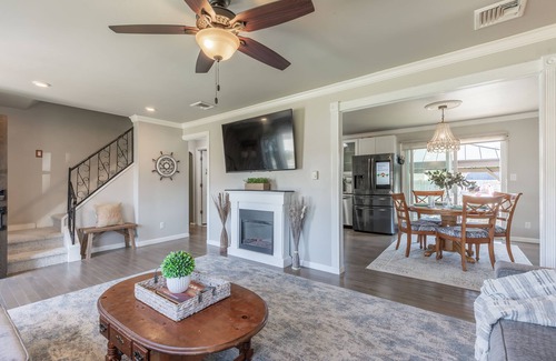 Villas House | Pet-Friendly Bay Escape w/Pool