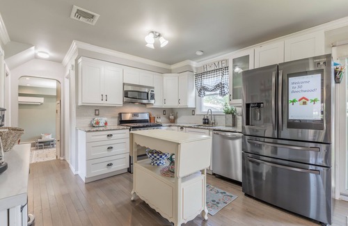 Villas House | Pet-Friendly Bay Escape w/Pool