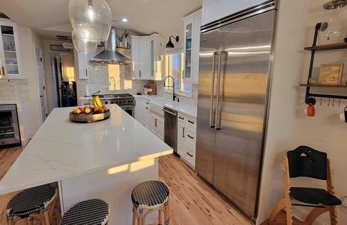 Holgate House | Pet Friendly. Bayfront. Salt water Pool. Private Bay Beach.