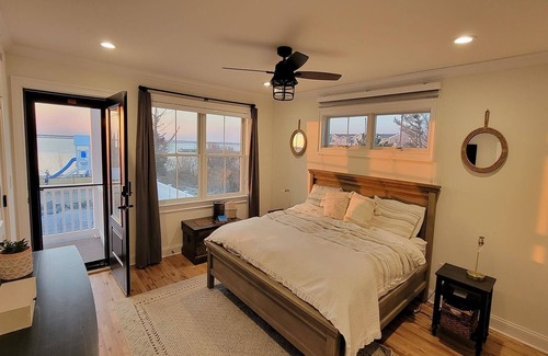 Holgate House | Pet Friendly. Bayfront. Salt water Pool. Private Bay Beach.