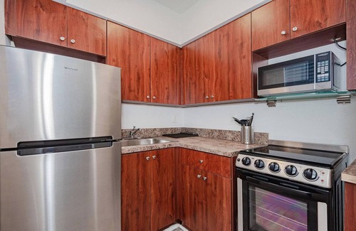 Deerfield Beach Apartment | Pet-Friendly Beach Studio #110 | Sleeps up to 3