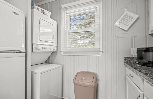 Surfside Beach House | Pet friendly beach cottage short walk to beach
