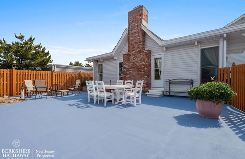 Mantoloking House | Pet friendly beach getaway! Extended stay discounts!