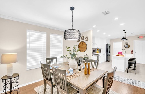 Dunedin Cottage | Pet Friendly! Beaches, Breweries & Blue Jays – DT Dunedin, Near Marina & Trail.