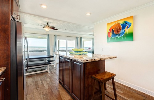 Galveston House | Pet Friendly Beachfront Home inlc. Patio w/Tiki Bar & Great Gulf Views