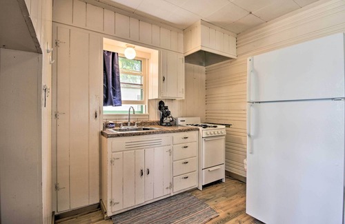 Dent Cabin | Pet-Friendly Beachfront Dent Cabin w/Grill!