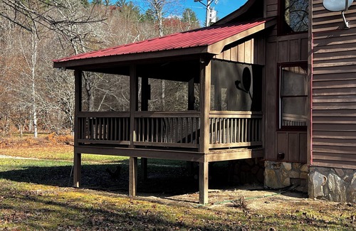 Suches Cabin | Pet Friendly Blue Ridge Mountain Cabin on the Toccoa River