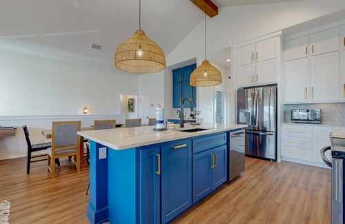 Port Aransas House | Pet Friendly, Boardwalk to Beach, Fire Pit