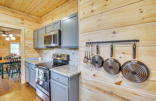 Todd Cabin | Pet-Friendly Boone Cabin w/Mtn Views & Hot Tub!