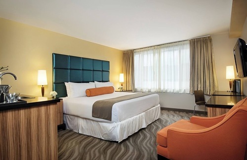 Little Italy Hotel | Pet-Friendly Boutique King Room Near County Trolley, Zoo and Harbor Views