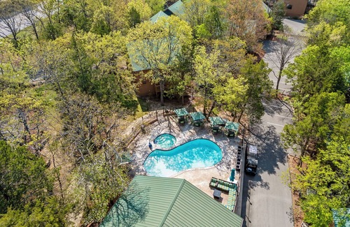Branson Cabin | Pet-Friendly Branson Stay | Cabin w/Deck & Pools