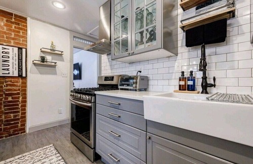 Inman Park House | Pet Friendly Bungalow Steps to Inman Park